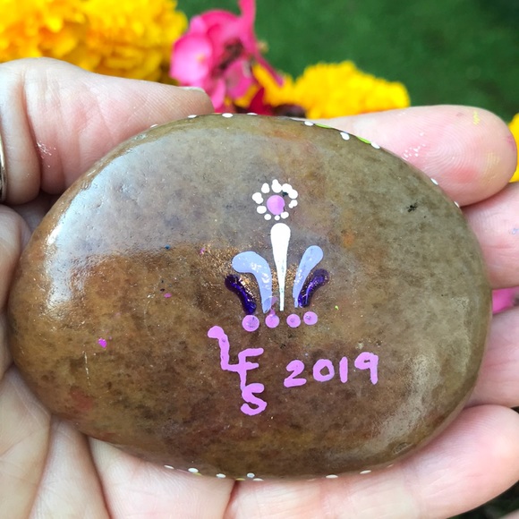 Hand Painted Mandala Stone Rock Meditation Zen - Picture 2 of 4